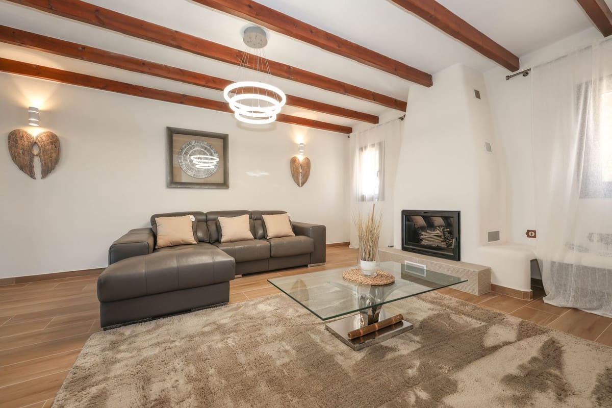4 bedroom Villa for sale in Guaro with pool garage - € 2,075,000 (Ref: 9905091)