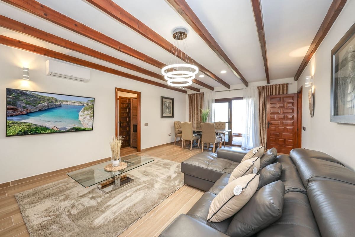 4 bedroom Villa for sale in Guaro with pool garage - € 2,075,000 (Ref: 9905091)