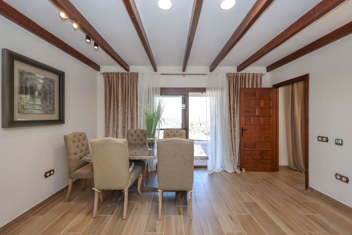 4 bedroom Villa for sale in Guaro with pool garage - € 2,075,000 (Ref: 9905091)