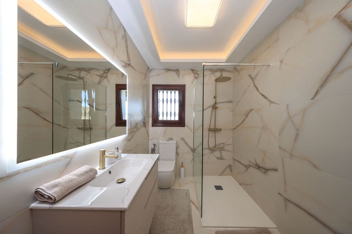4 bedroom Villa for sale in Guaro with pool garage - € 2,075,000 (Ref: 9905091)