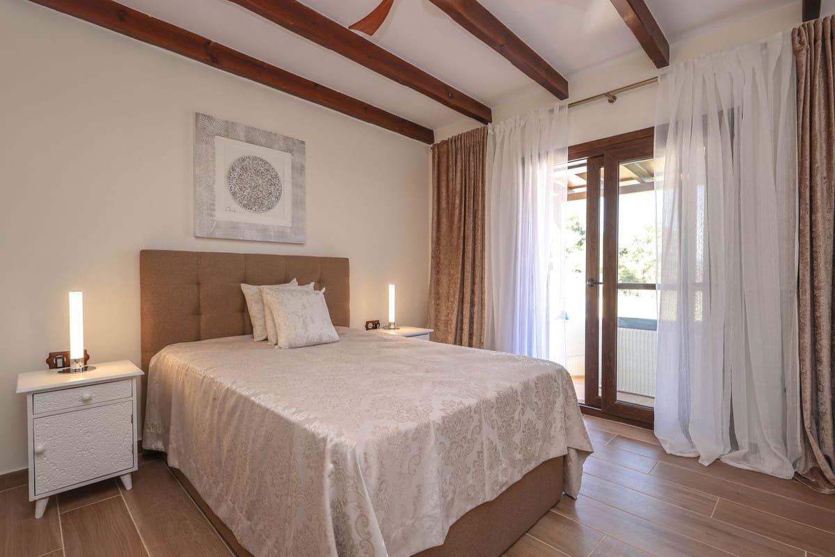 4 bedroom Villa for sale in Guaro with pool garage - € 2,075,000 (Ref: 9905091)