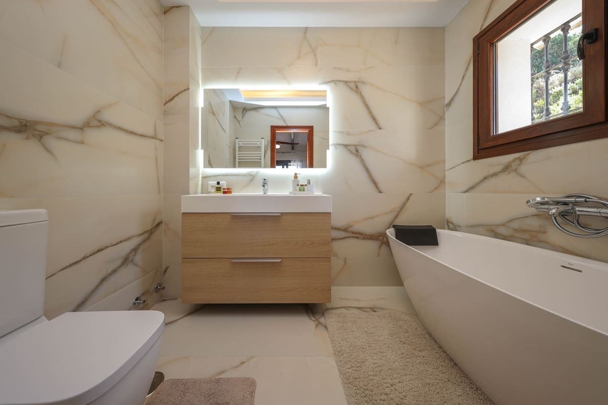 4 bedroom Villa for sale in Guaro with pool garage - € 2,075,000 (Ref: 9905091)