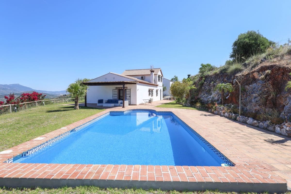 4 bedroom Villa for sale in Guaro with pool garage - € 2,075,000 (Ref: 9905091)