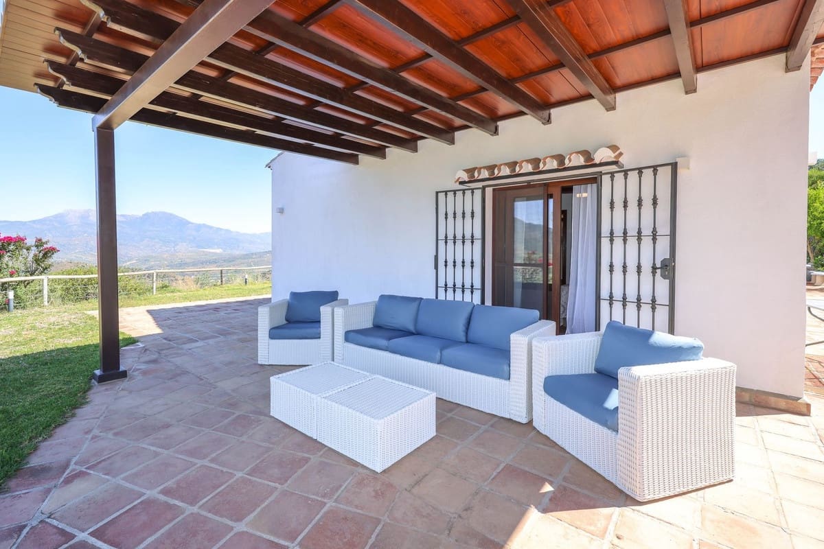 4 bedroom Villa for sale in Guaro with pool garage - € 2,075,000 (Ref: 9905091)