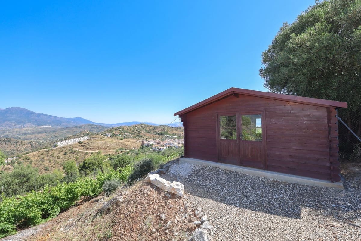 4 bedroom Villa for sale in Guaro with pool garage - € 2,075,000 (Ref: 9905091)
