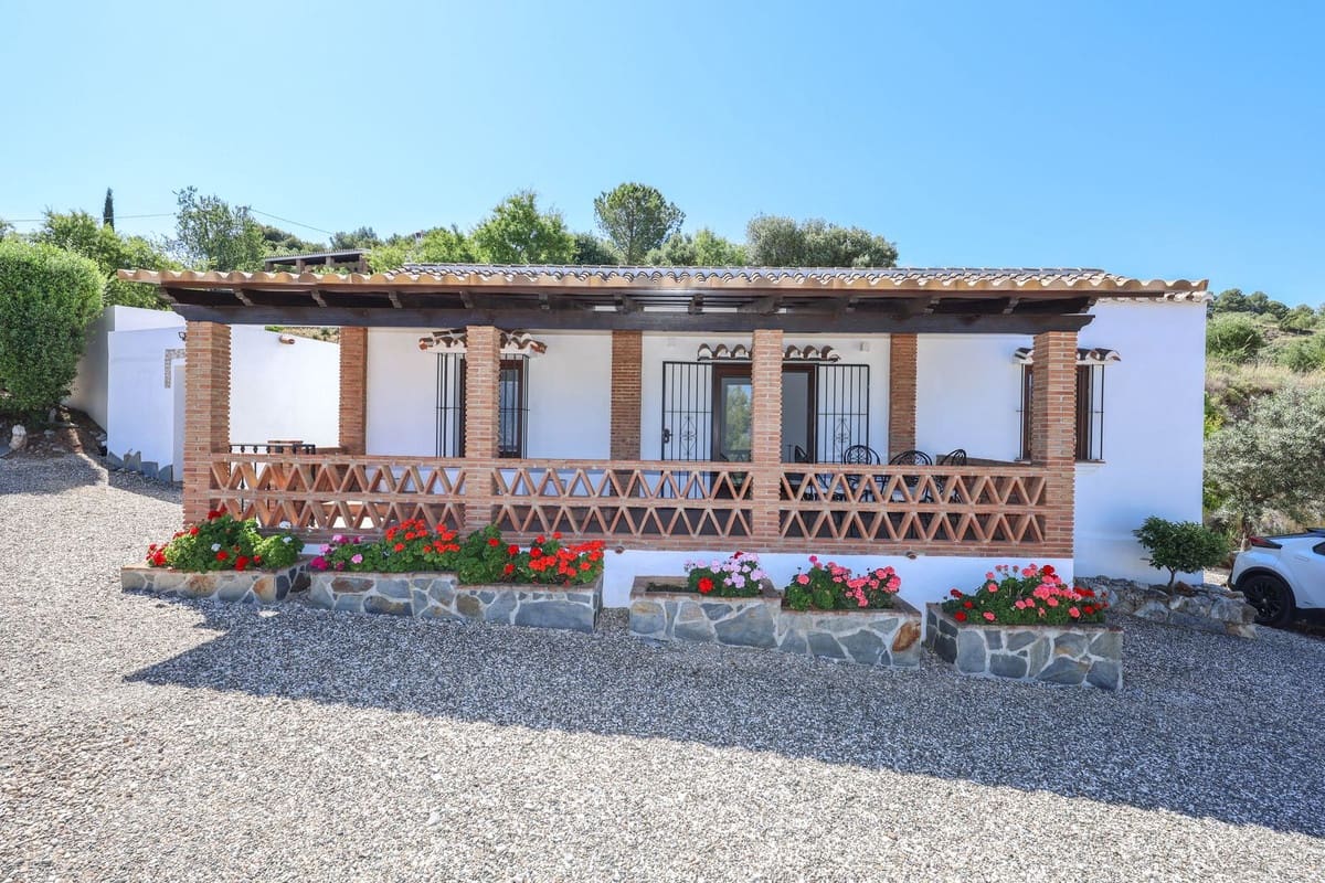 4 bedroom Villa for sale in Guaro with pool garage - € 2,075,000 (Ref: 9905091)