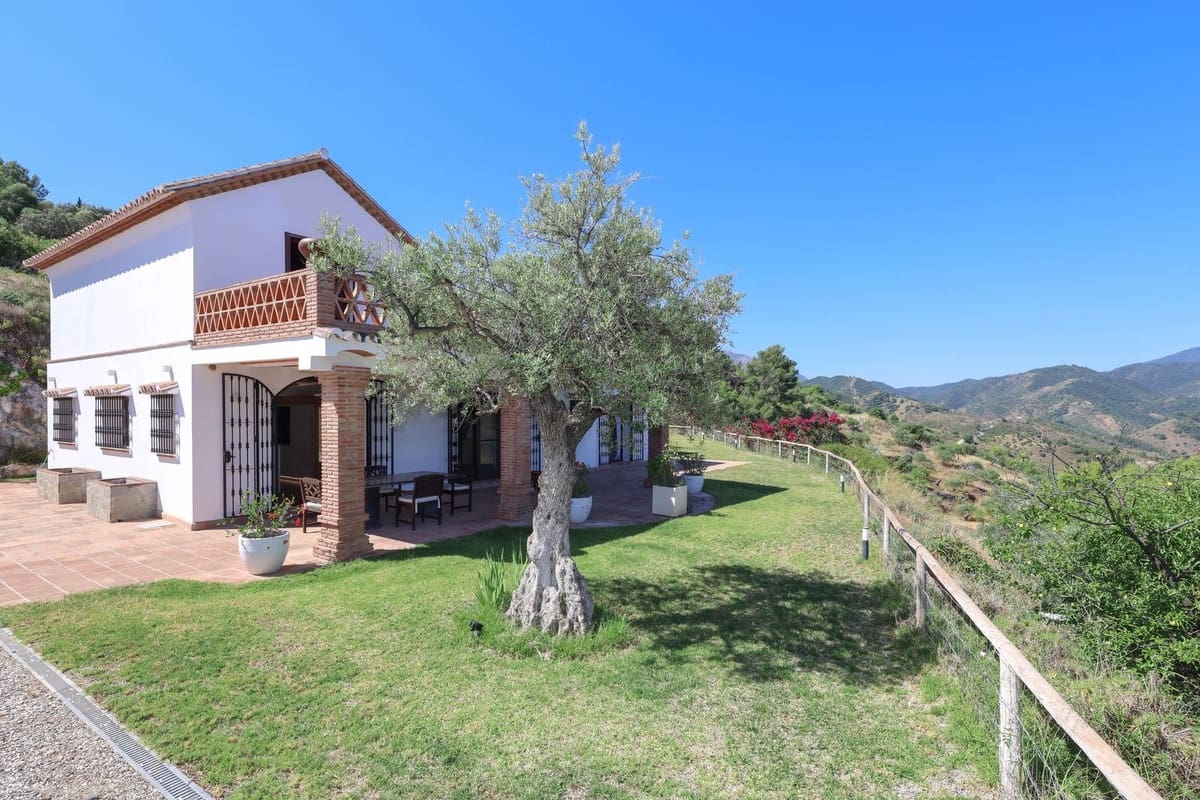 4 bedroom Villa for sale in Guaro with pool garage - € 2,075,000 (Ref: 9905091)