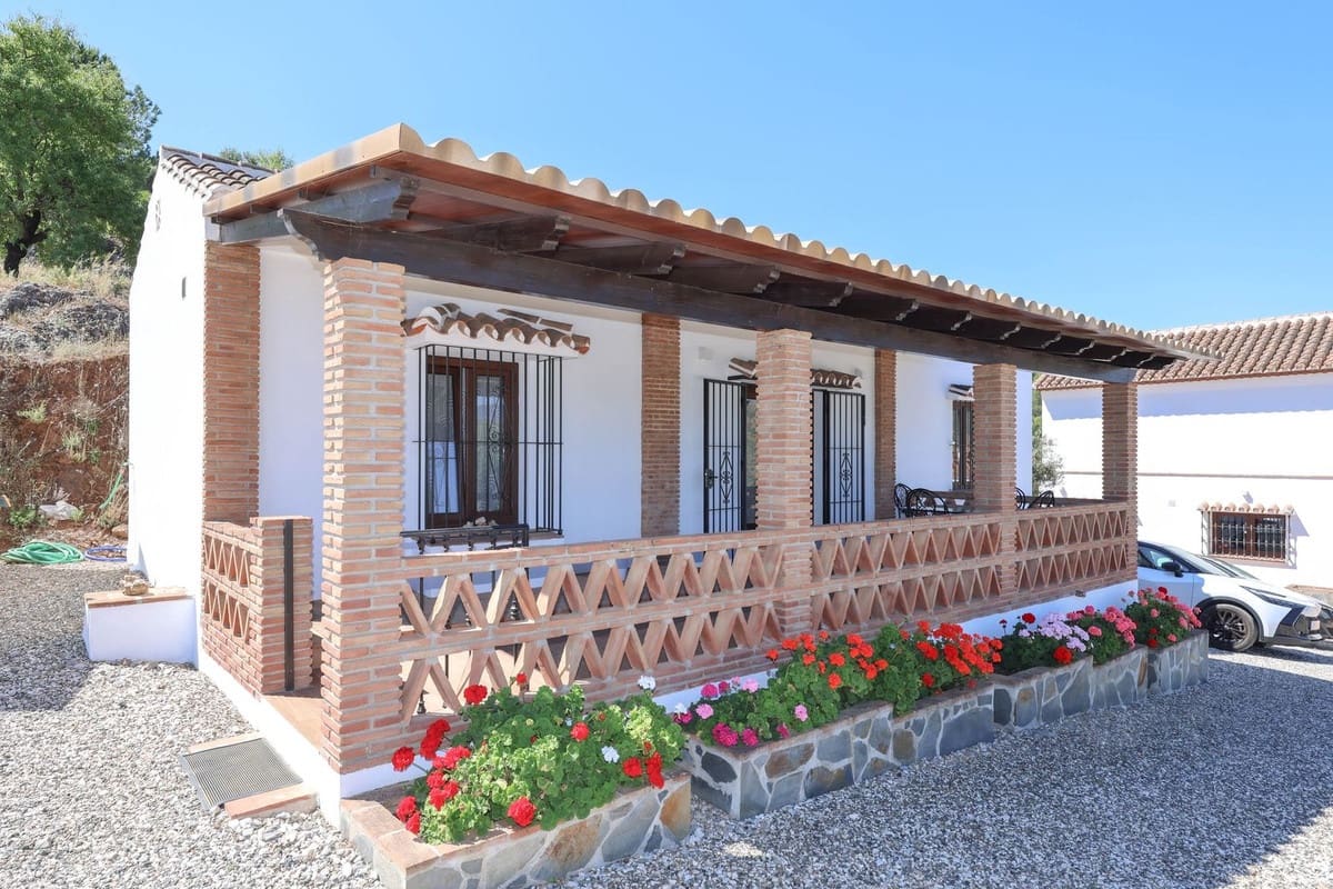 4 bedroom Villa for sale in Guaro with pool garage - € 2,075,000 (Ref: 9905091)