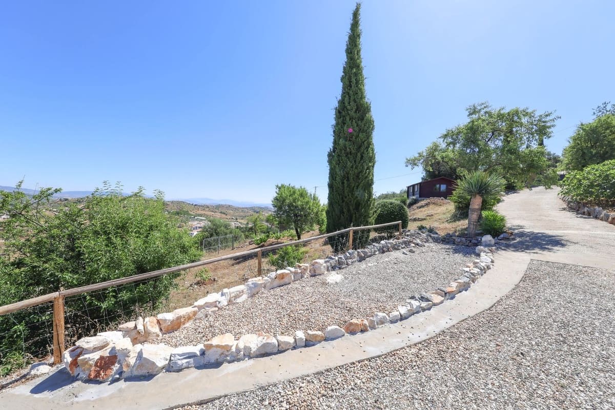 4 bedroom Villa for sale in Guaro with pool garage - € 2,075,000 (Ref: 9905091)