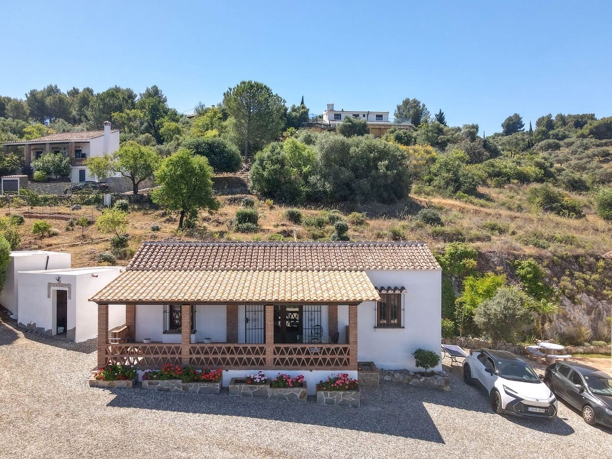 4 bedroom Villa for sale in Guaro with pool garage - € 2,075,000 (Ref: 9905091)