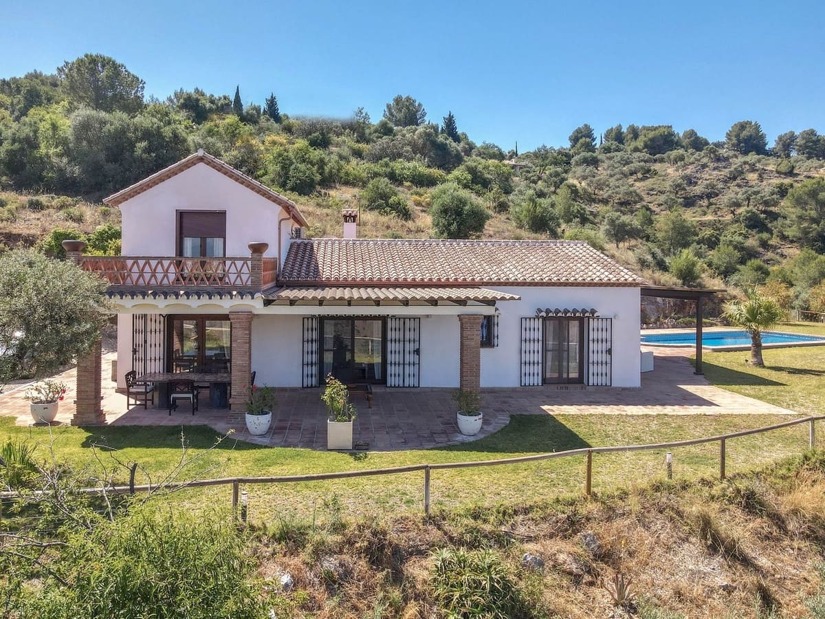 4 bedroom Villa for sale in Guaro with pool garage - € 2,075,000 (Ref: 9905091)