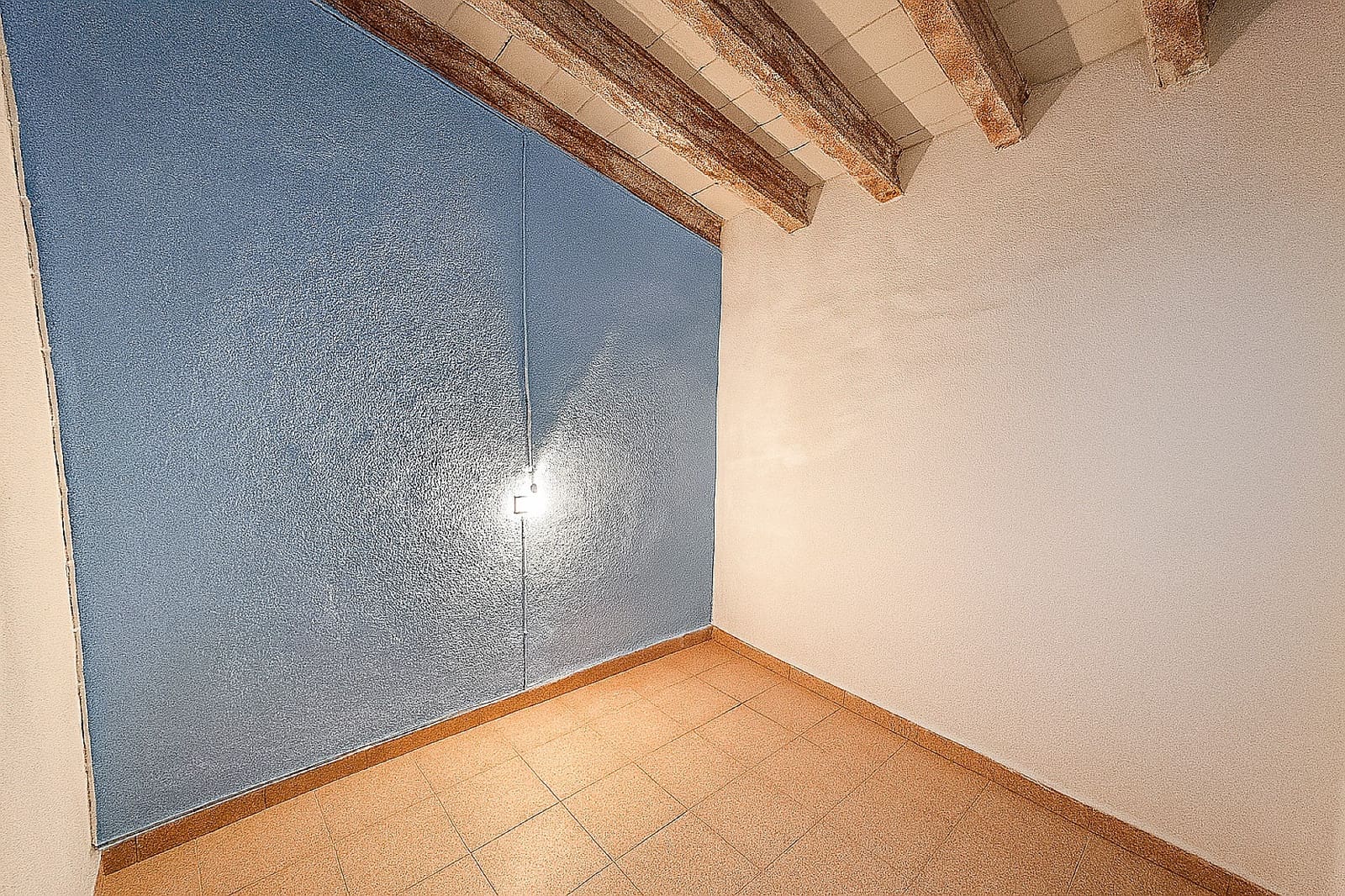 9 bedroom Semi-detached Villa for sale in Sax with garage - € 220,000 (Ref: 10006166)