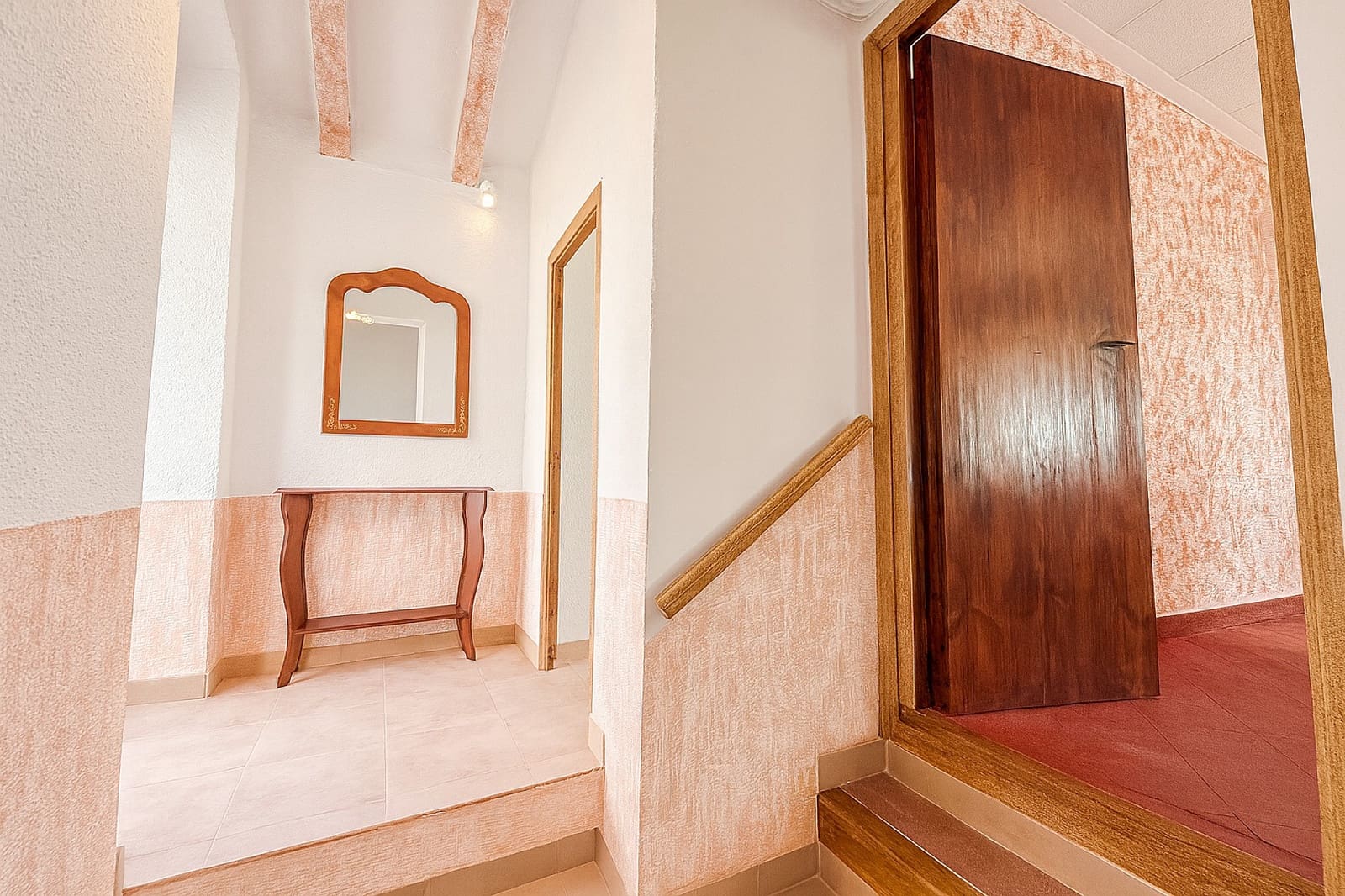 9 bedroom Semi-detached Villa for sale in Sax with garage - € 220,000 (Ref: 10006166)