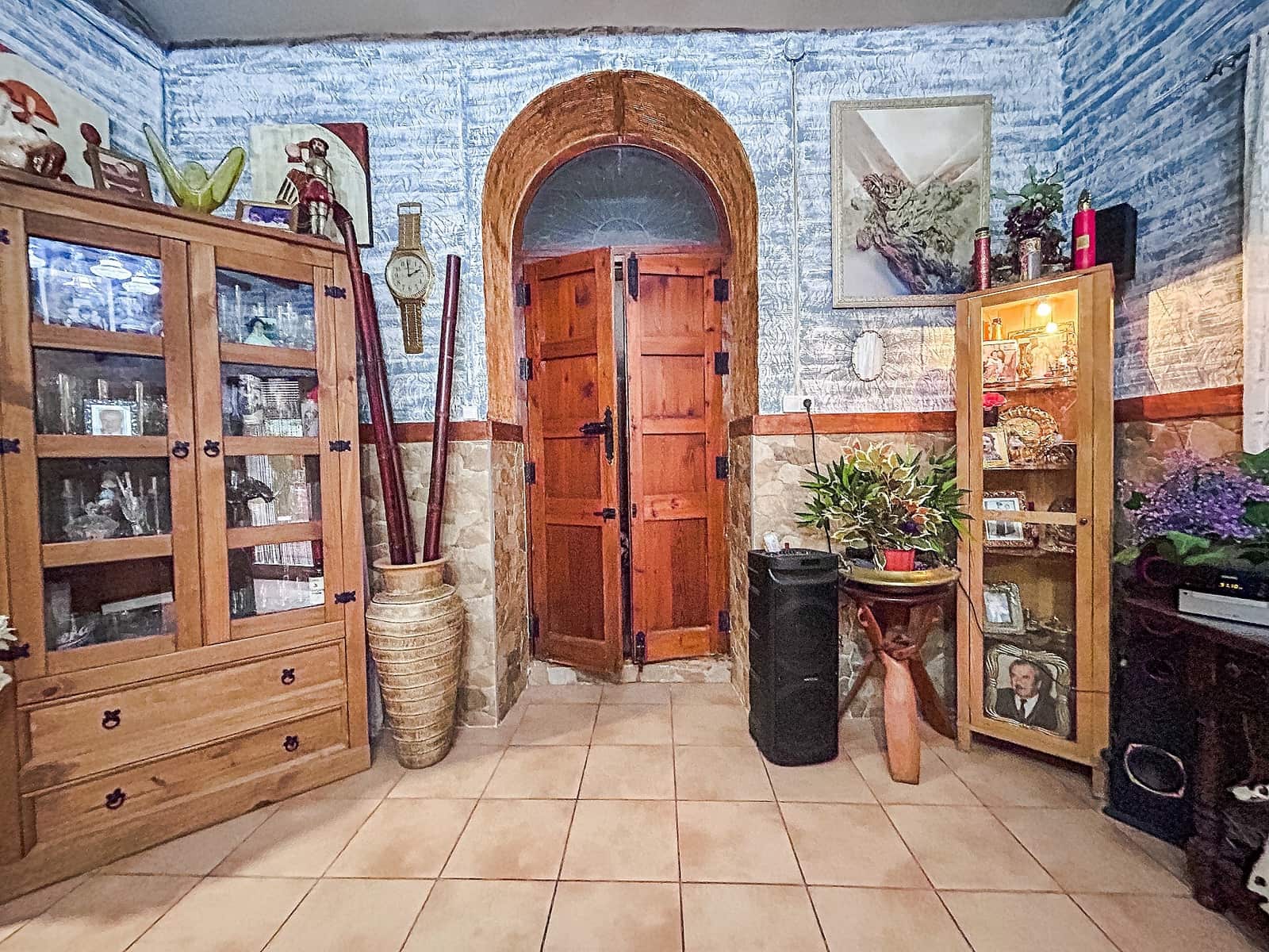 9 bedroom Semi-detached Villa for sale in Sax with garage - € 220,000 (Ref: 10006166)