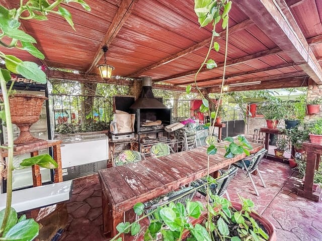9 bedroom Semi-detached Villa for sale in Sax with garage - € 220,000 (Ref: 10006166)