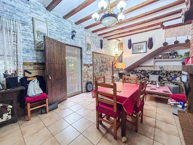 9 bedroom Semi-detached Villa for sale in Sax with garage - € 220,000 (Ref: 10006166)
