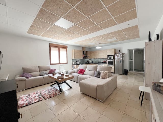 Casa de 3 habitaciones en Pinoso en venta con garaje - 235.000 € (Ref: 10006171)