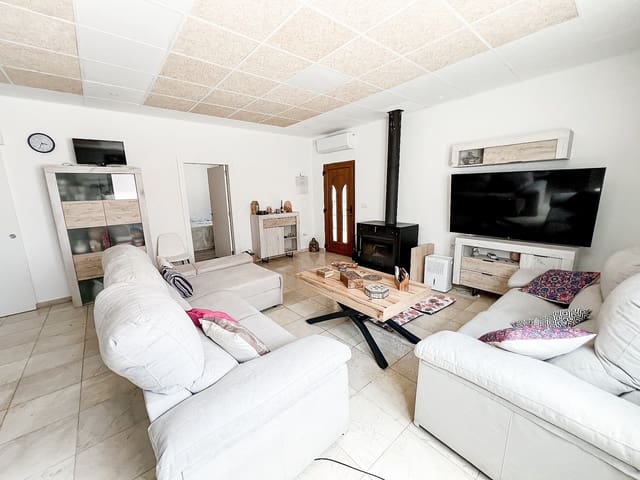 Casa de 3 habitaciones en Pinoso en venta con garaje - 235.000 € (Ref: 10006171)