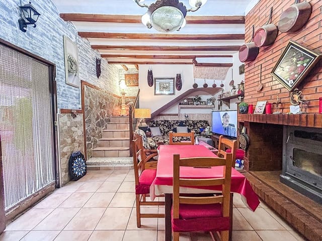 9 sovrum Semi-fristående Villa till salu i Sax med garage - 220 000 € (Ref: 10008272)