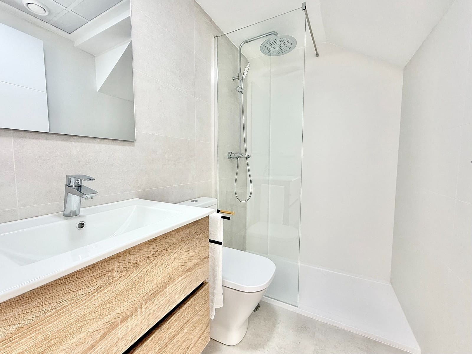 3 slaapkamer Villa te koop in Cox met zwembad garage - € 235.000 (Ref: 10018195)