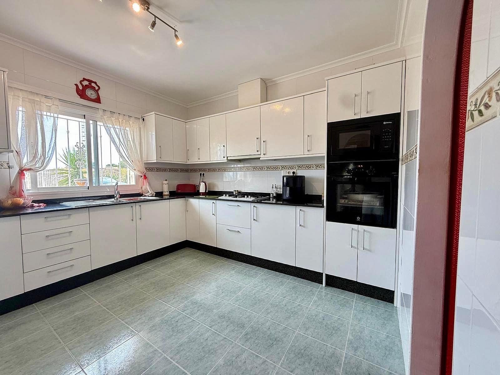 3 slaapkamer Villa te koop in Pinoso met zwembad garage - € 299.995 (Ref: 10026698)
