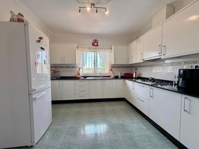 3 slaapkamer Villa te koop in Pinoso met zwembad garage - € 299.995 (Ref: 10026698)