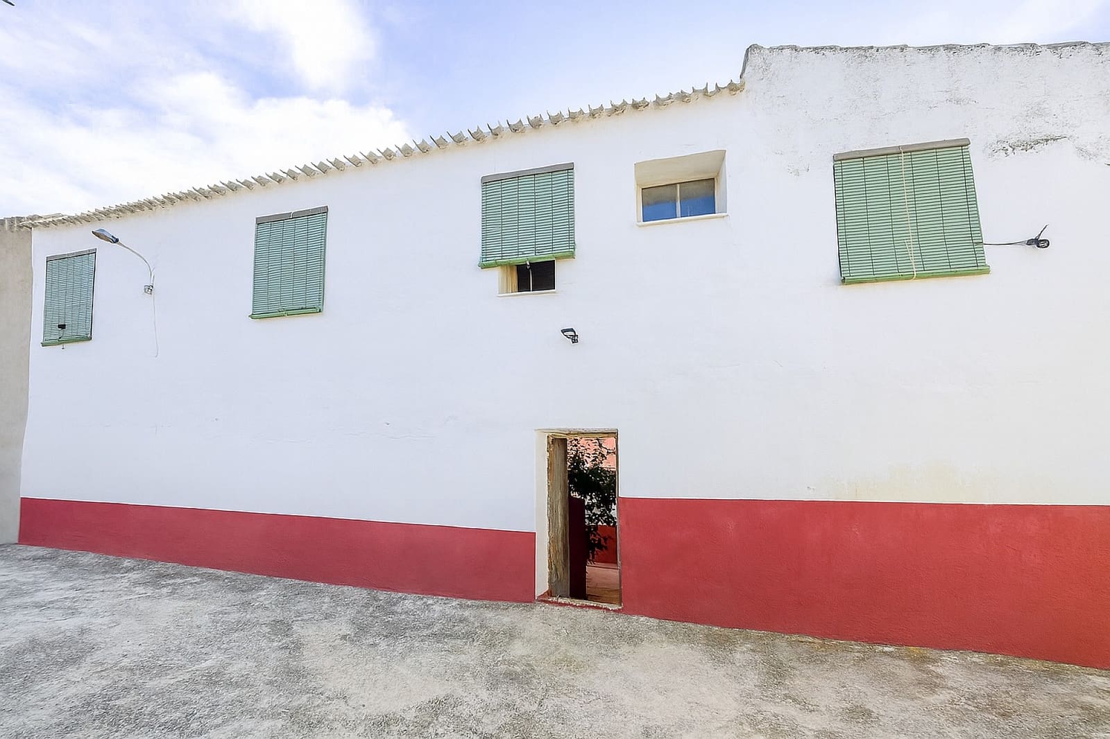 9 chambre Villa/Maison Semi-Mitoyenne à vendre à Sax avec garage - 220 000 € (Ref: 10029074)
