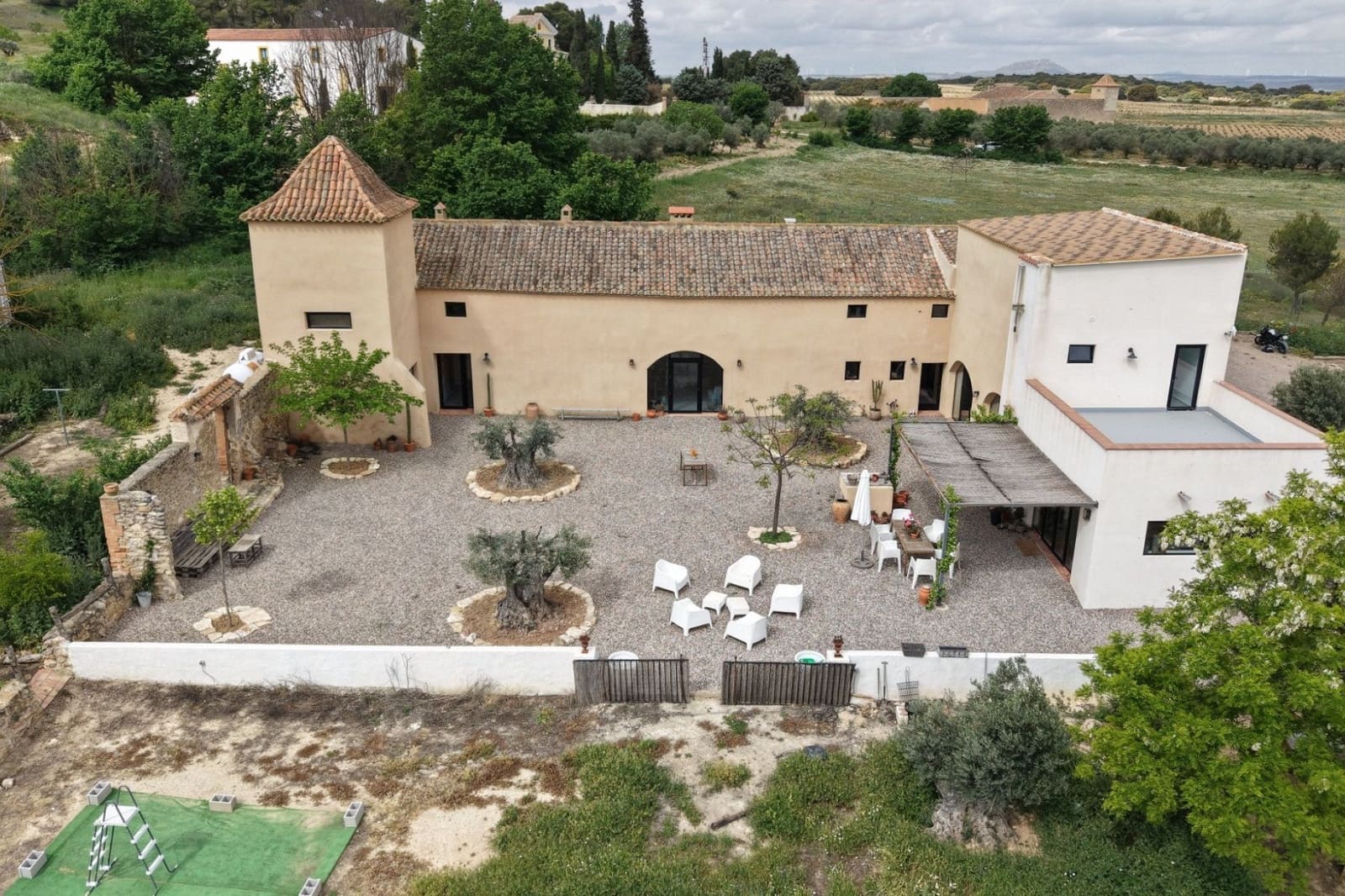 5 camera da letto Commerciale in vendita in Almansa con piscina garage - 749.000 € (Rif: 10031418)