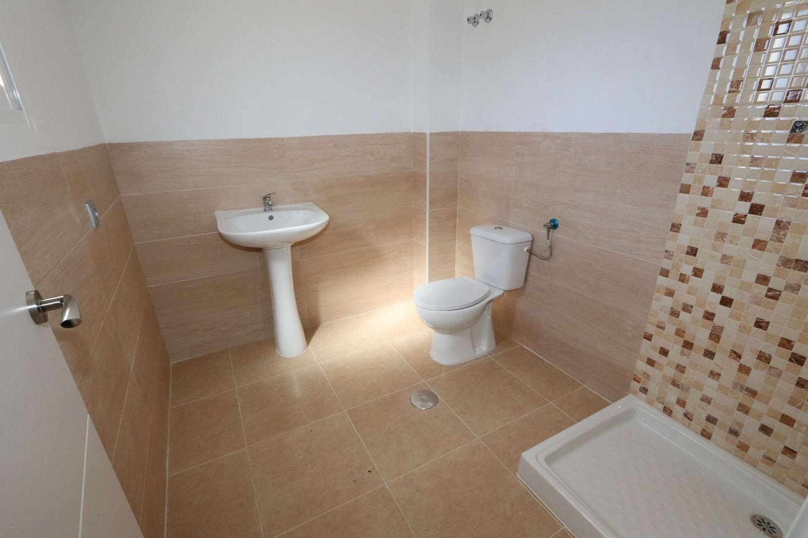 11 slaapkamer Commercieel te koop in Fortuna met zwembad garage - € 360.000 (Ref: 10037806)