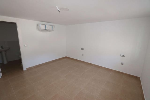 11 slaapkamer Commercieel te koop in Fortuna met zwembad garage - € 360.000 (Ref: 10037806)