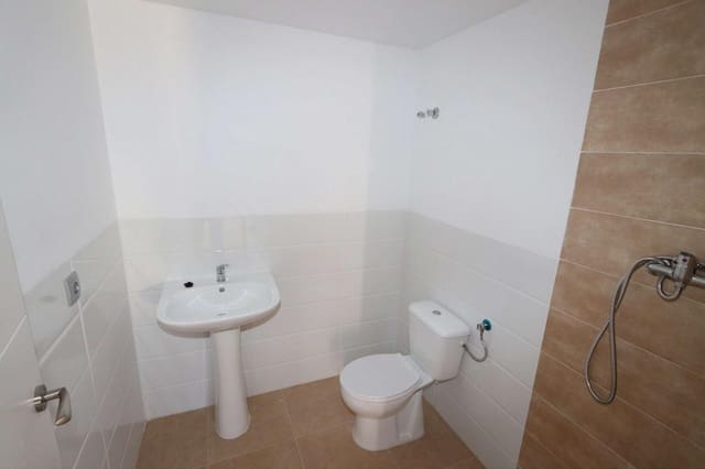 11 slaapkamer Commercieel te koop in Fortuna met zwembad garage - € 360.000 (Ref: 10037806)