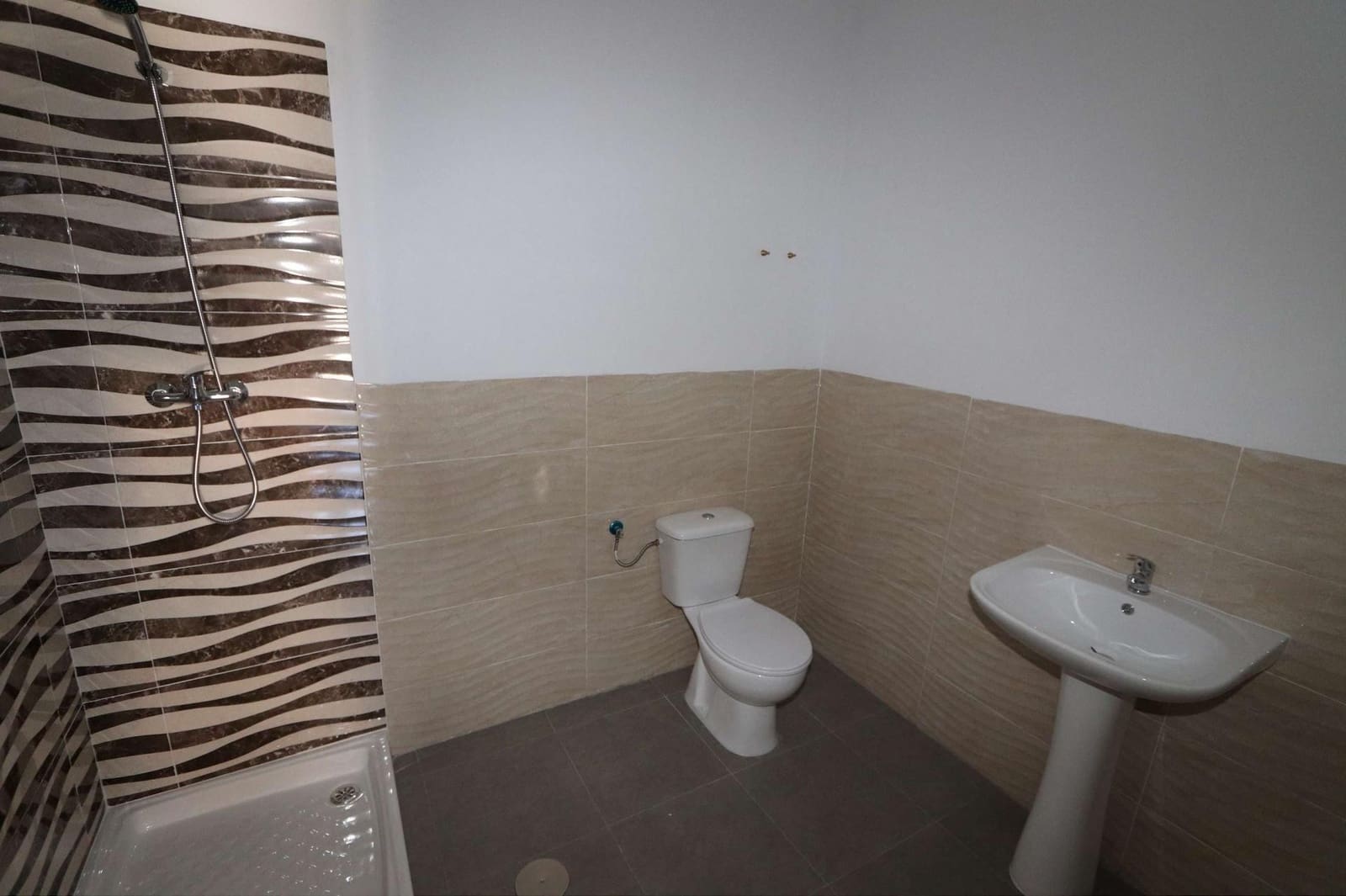 11 slaapkamer Commercieel te koop in Fortuna met zwembad garage - € 360.000 (Ref: 10037806)