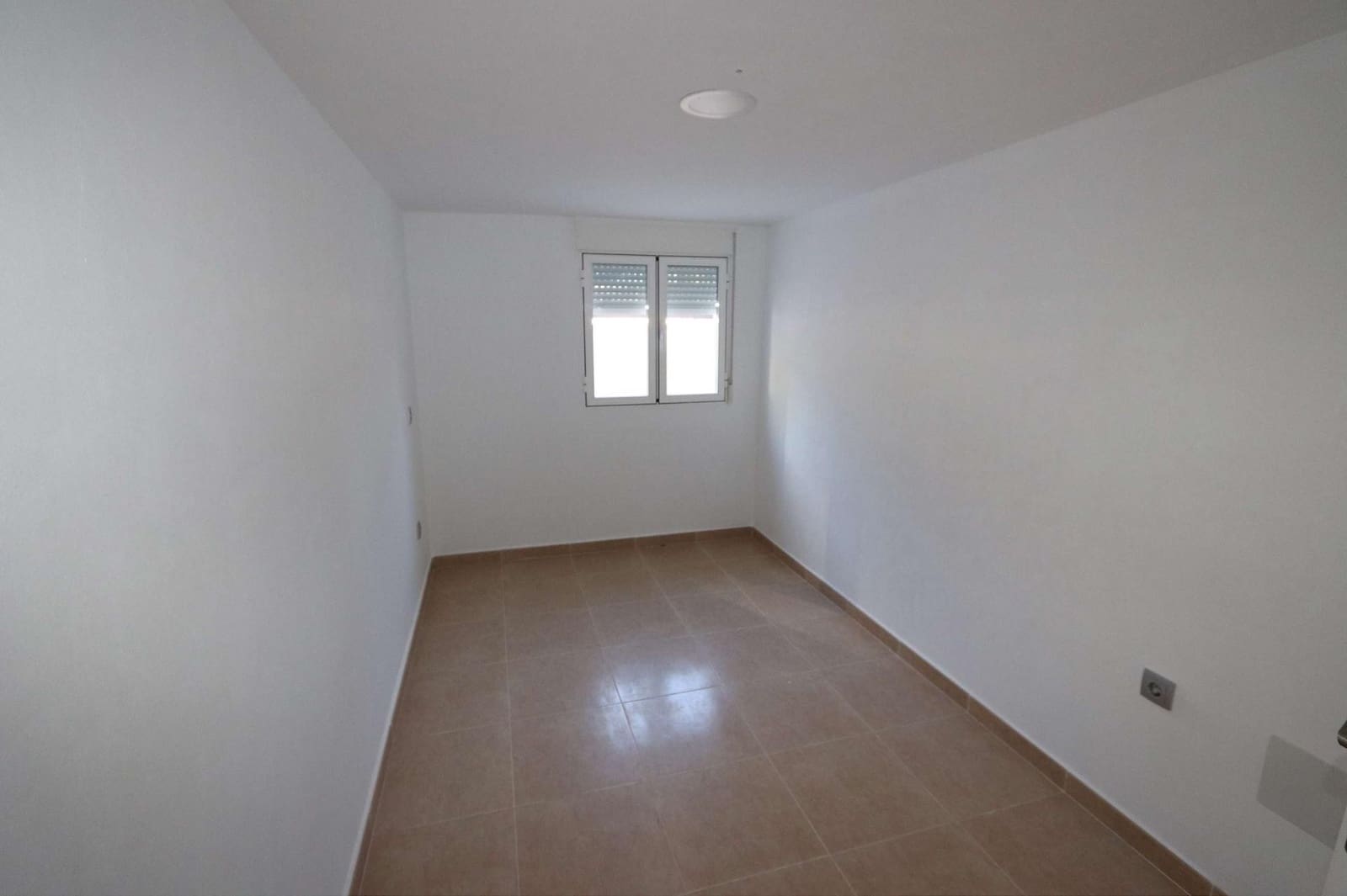 11 slaapkamer Commercieel te koop in Fortuna met zwembad garage - € 360.000 (Ref: 10037806)