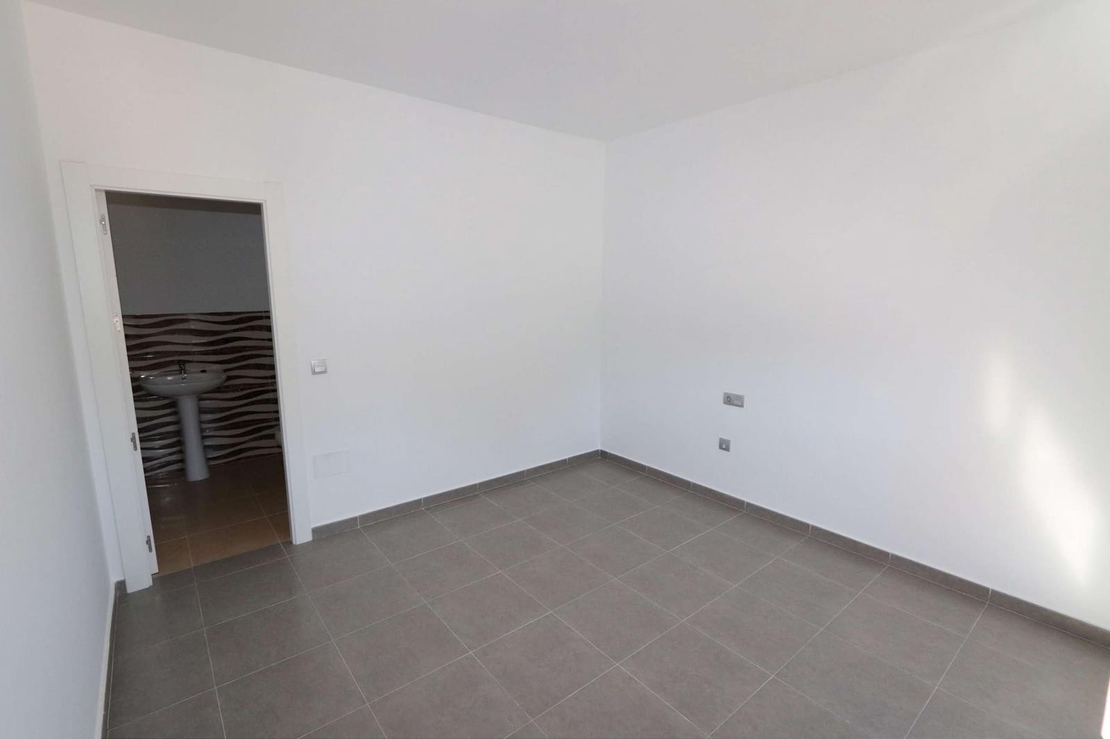 11 slaapkamer Commercieel te koop in Fortuna met zwembad garage - € 360.000 (Ref: 10037806)