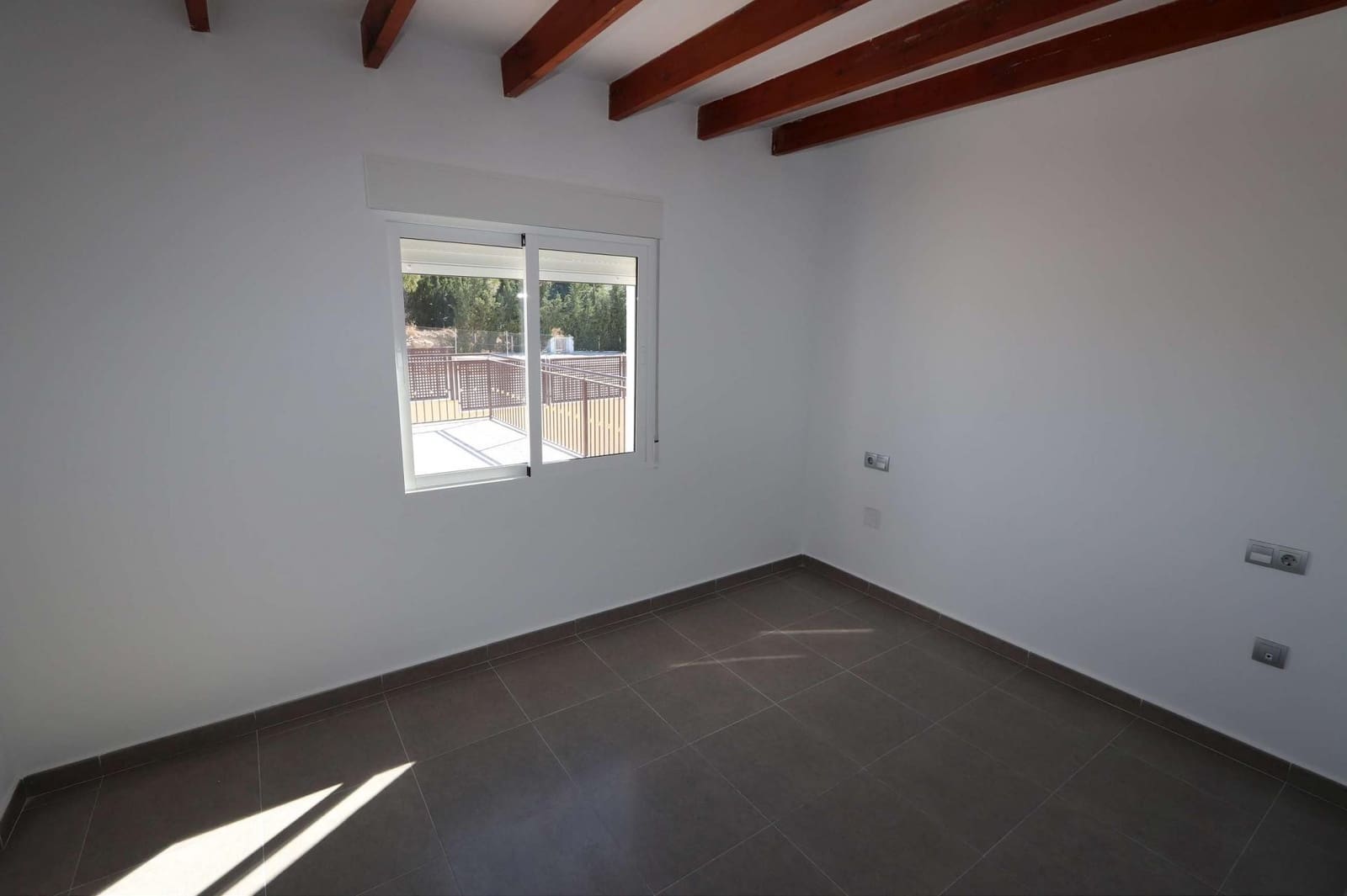 11 slaapkamer Commercieel te koop in Fortuna met zwembad garage - € 360.000 (Ref: 10037806)