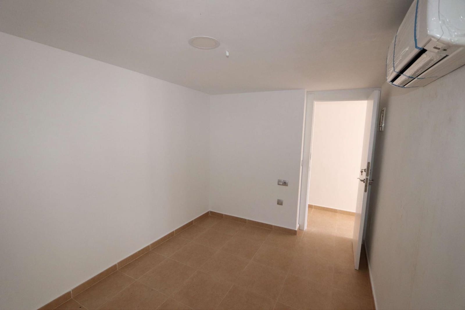 11 slaapkamer Commercieel te koop in Fortuna met zwembad garage - € 360.000 (Ref: 10037806)