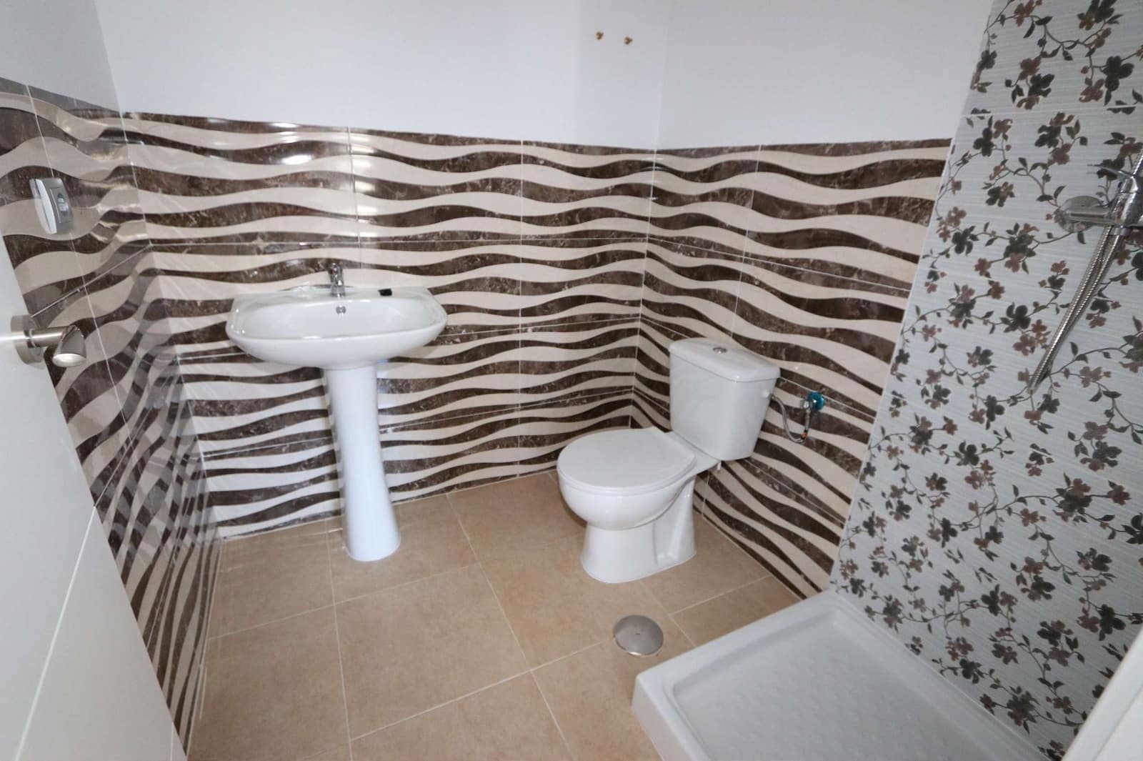 11 slaapkamer Commercieel te koop in Fortuna met zwembad garage - € 360.000 (Ref: 10037806)