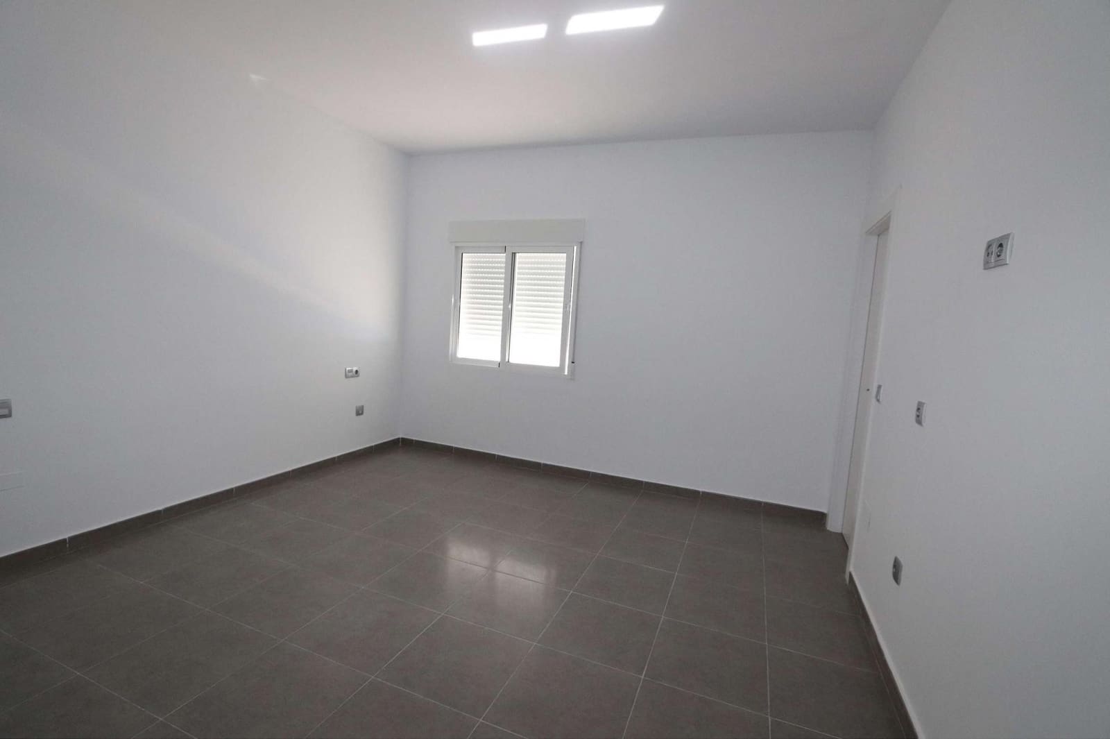 11 slaapkamer Commercieel te koop in Fortuna met zwembad garage - € 360.000 (Ref: 10037806)