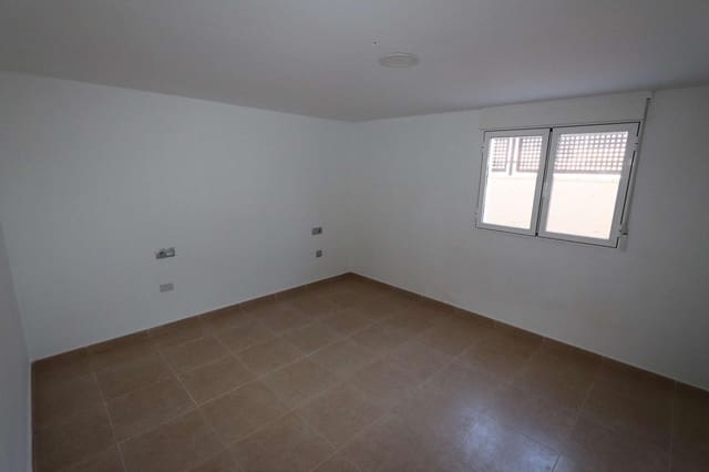 11 slaapkamer Commercieel te koop in Fortuna met zwembad garage - € 360.000 (Ref: 10037806)