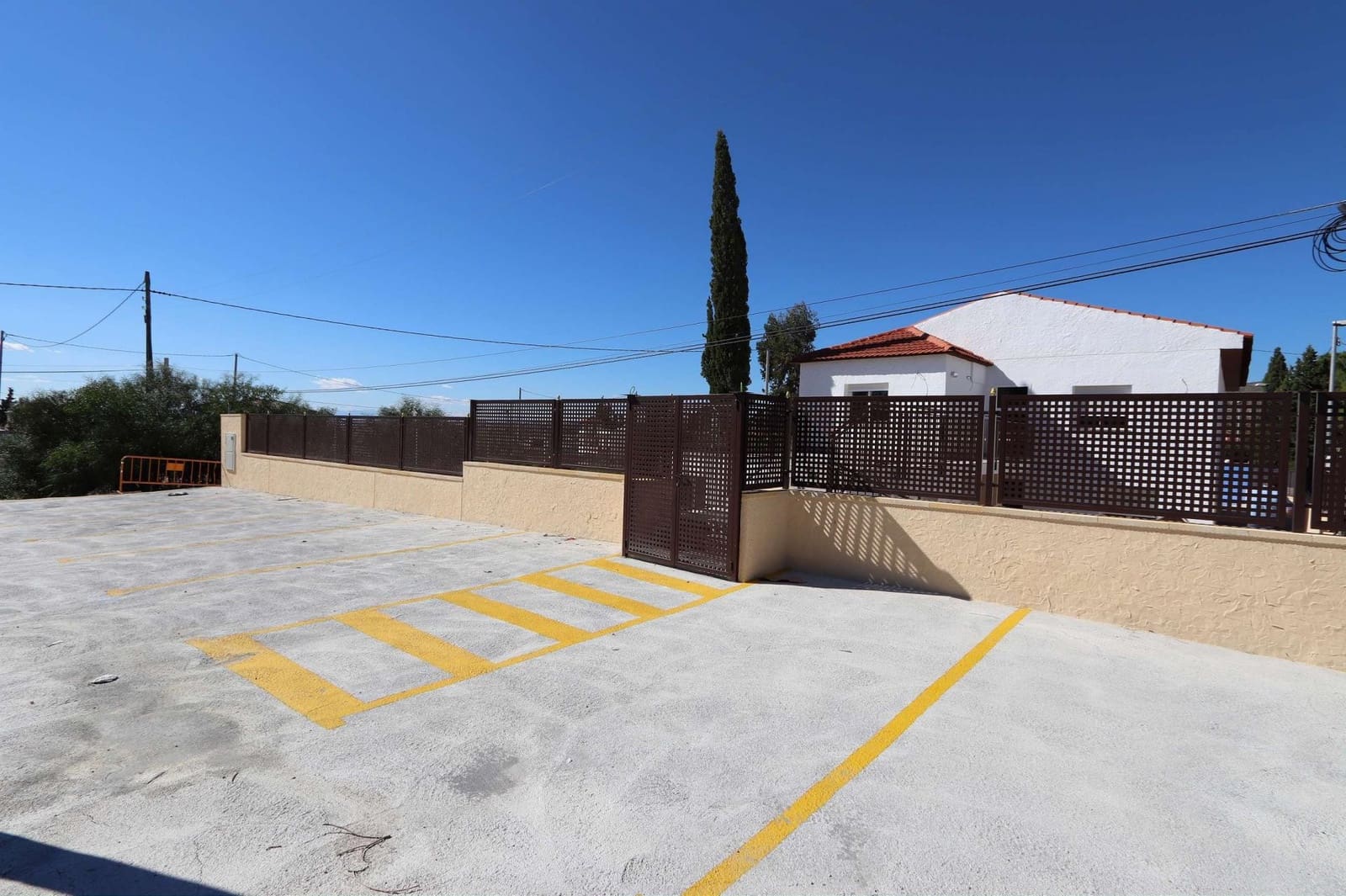 11 slaapkamer Commercieel te koop in Fortuna met zwembad garage - € 360.000 (Ref: 10037806)