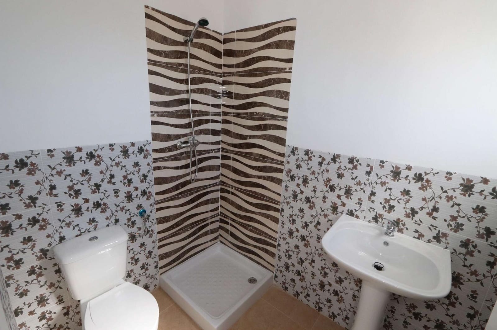 11 slaapkamer Commercieel te koop in Fortuna met zwembad garage - € 360.000 (Ref: 10037806)