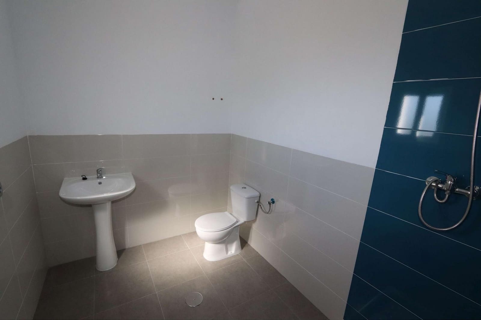 11 slaapkamer Commercieel te koop in Fortuna met zwembad garage - € 360.000 (Ref: 10037806)