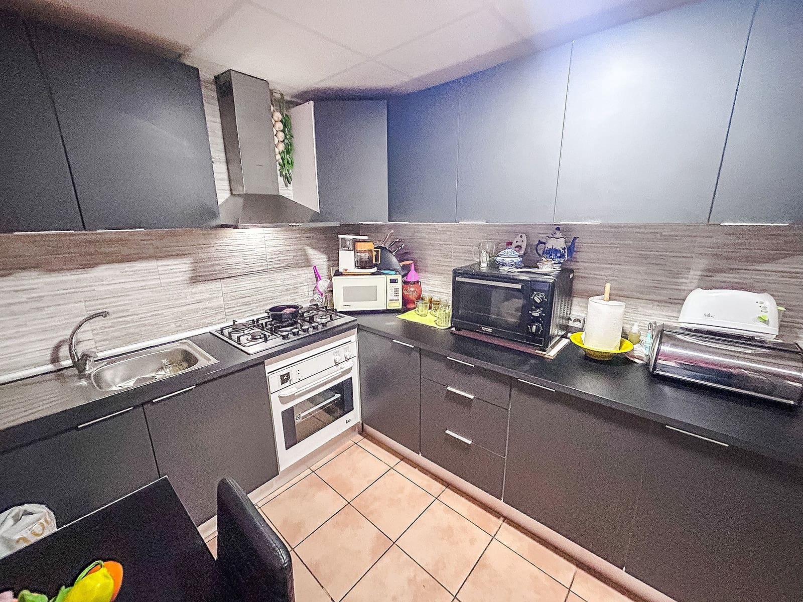 9 soveværelse Semi-Rækkehus til salg i Sax med garage - € 220.000 (Ref: 10037826)