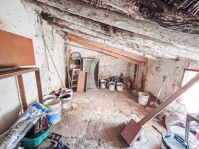 4 slaapkamer Huis te koop in Onil - € 90.000 (Ref: 10044408)