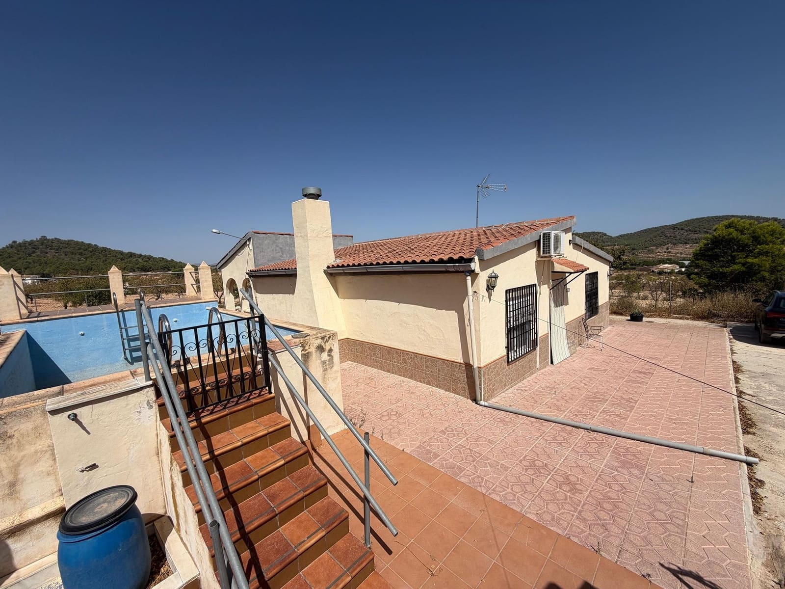 4 bedroom Finca/Country House for sale in Pinoso with pool garage - € 184,900 (Ref: 10046784)