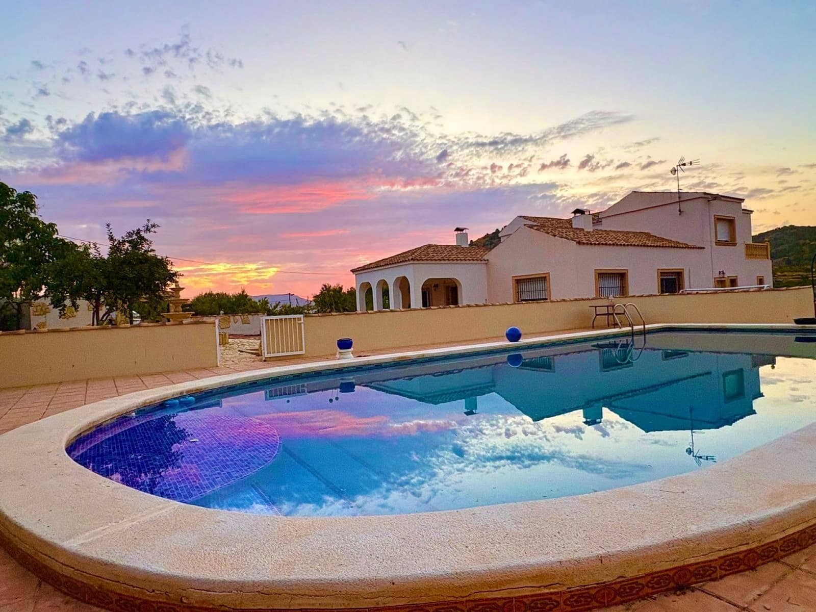 6 bedroom Villa for sale in Encebras with pool - € 649,995 (Ref: 10049901)