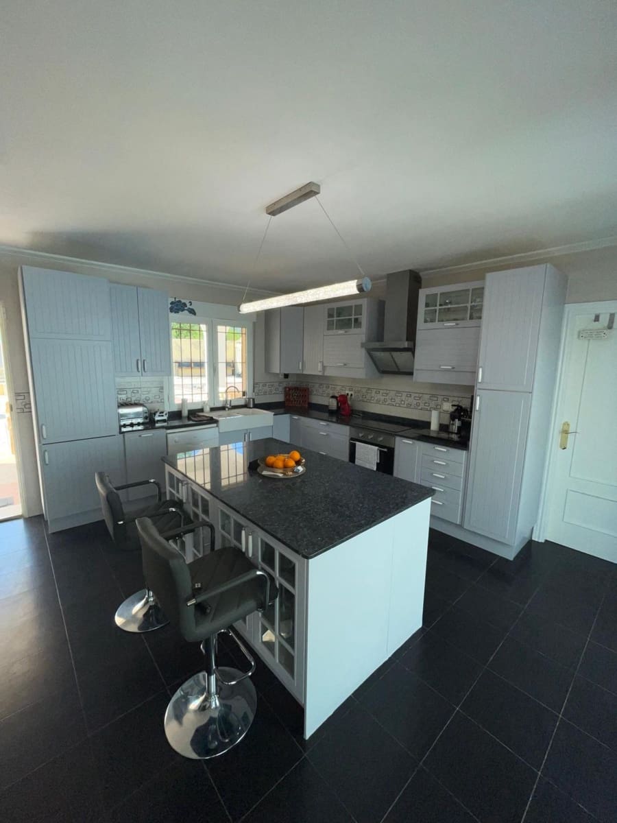 6 bedroom Villa for sale in Encebras with pool - € 649,995 (Ref: 10049901)