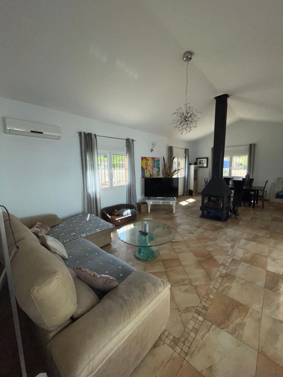 6 bedroom Villa for sale in Encebras with pool - € 649,995 (Ref: 10049901)