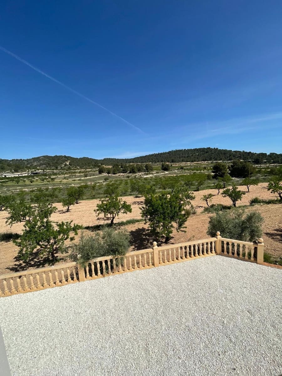6 bedroom Villa for sale in Encebras with pool - € 649,995 (Ref: 10049901)