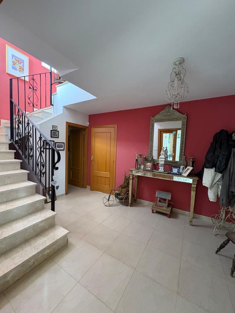 6 bedroom Villa for sale in Encebras with pool - € 649,995 (Ref: 10049901)